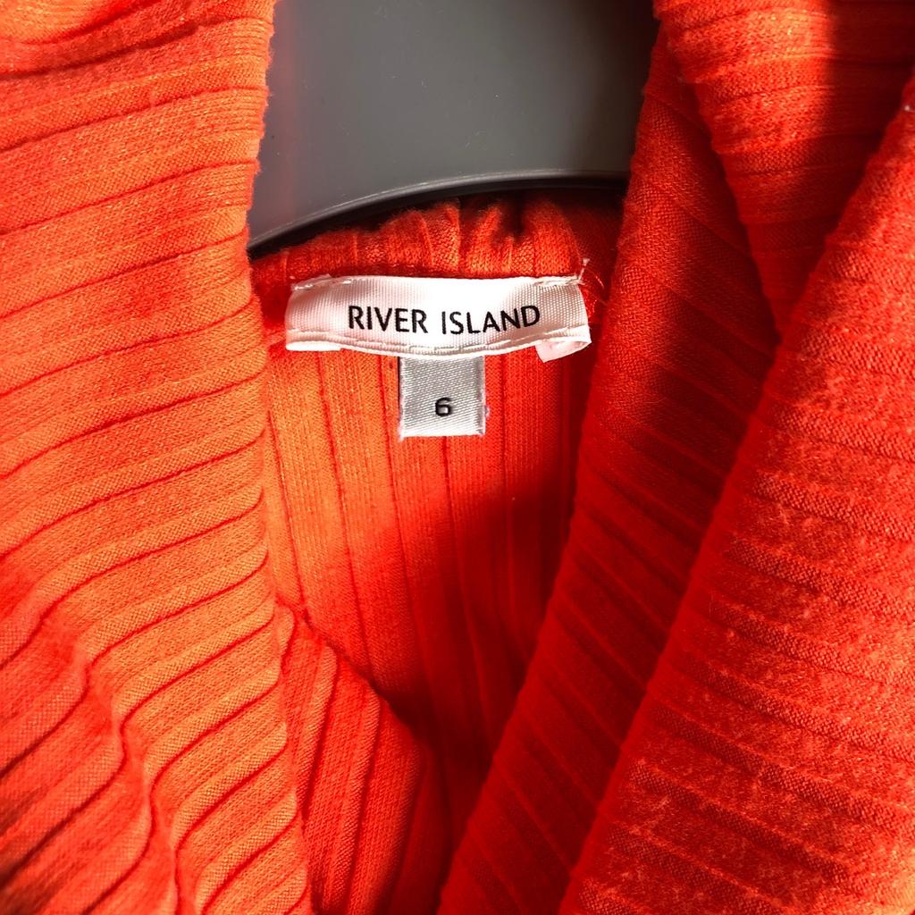 Bright orange, sleeveless rib top with cowl neck, by River Island, size 6.
Hardly worn so still in good condition.