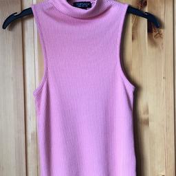 Peach coloured, sleeveless, high neck rib top by Topshop, size 6.
The true colour can be seen best in the second photo.
Only worn once so still in very good condition.