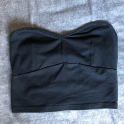 Black stretch crop boob tube, size 6 by Miss Selfridge.
Worn a few times but still in great condition.