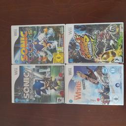4 Wii Spiele :

Sonic und der schwarze Ritter
Sonic Colours
Shaun White Snowboarding 
Mario Strikers Charged Football