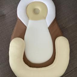 Babystütze Neu und unbenutzt

Zueingeschränkter Platz beruhigt das Baby
eingearbeitetes Kopfkissen verhindert Verformungen des Schädels
aus weichen, atmungsaktiven Materialien