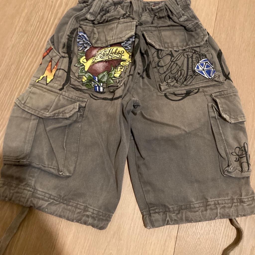 Cargo Shorts mit Aufdruck von Shiroi Neko in Gr.4 entspricht ca. 110/116