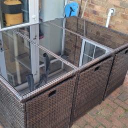 6 seater Ratten table cube with 4 stools,
Good condition.
few marks (scrches) on the glass but not that bad!
 We never used the cushions there still in plastic and stored away but same as picture!