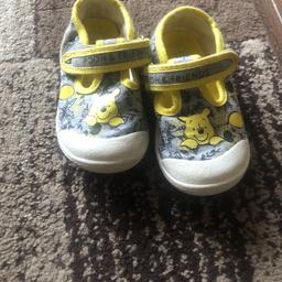 Worn few times great condition 
Size 6 unisex boys or girls can wear
