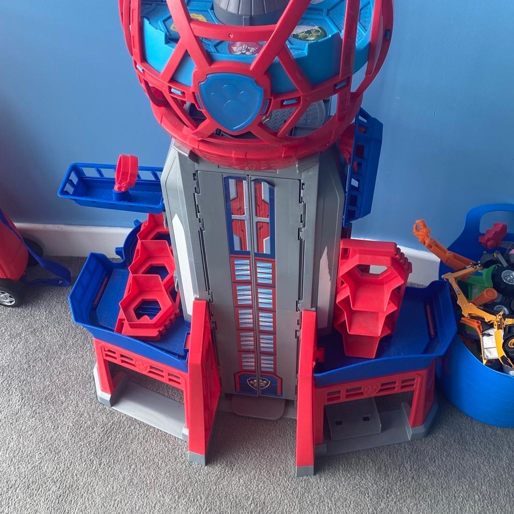 Paw patrol tower, cars and figures in SE10 Greenwich für 40,00 £ zum