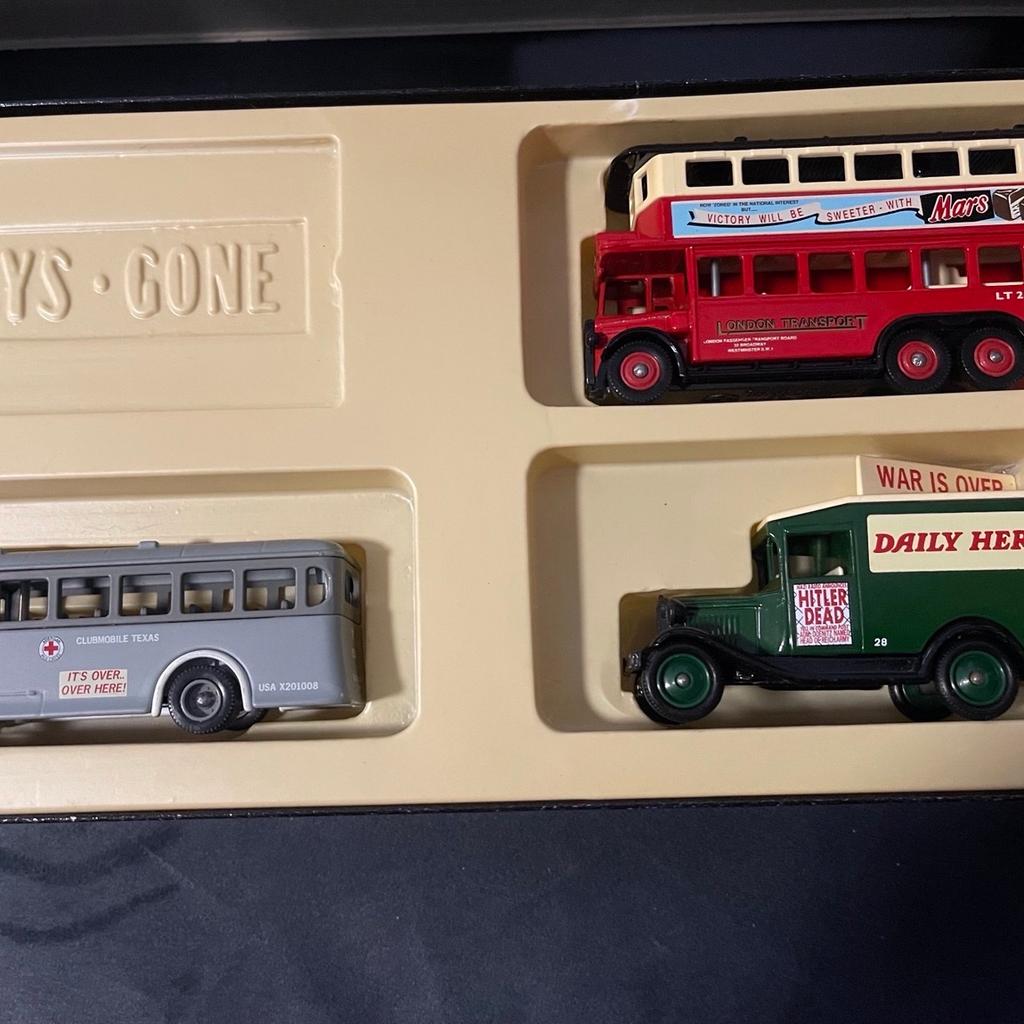 Days gone cars sets of 3
Police set
VeDay set the box has signs of ware
All cars in fab condition
Have more for sale husband’s collections