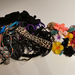 Diverse Haarbänder und Blumen zu verschenken...
Alles zusammen!... 
Abzuholen in Zwischenwasser