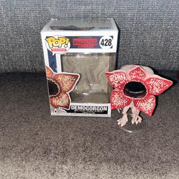 POP! Vinyl figure - Stranger things Season 1 Demogorgon
Comes in original box - box has sticker mark which can be seen in final photo
Includes stand
Good condition
