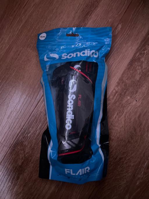 Buy & Sell West Midlands Birmingham - Photos for Sondico shin pads (size: small)