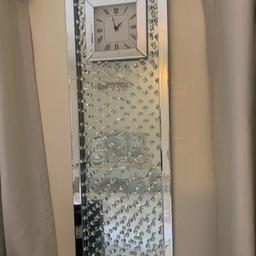 Floating Crystal Mirrored Wall Clock
Beautiful fully working clock which has a crack at the top. See picture for this having been largely hidden with DX Fix (strip across the top and corner)
Price reflects damage
Clock works perfectly