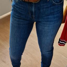 Beautiful like new original J Brand straight blue jeans! Very flattering! Used 2 times! Just a bit big for me as I like them very tight 🙄 Leg is 93cm long. Feel free to ask if you need any more measurements or info! Can send it with their original Selfridges bag! 
RPP £265!!!
Happy shopping 🛍 ☺️