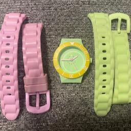 Childrens United Colors of Benetton Pink & Green Analogue Watch changing straps
Lovely watch with signs of wear.

Returns not accepted.

Comes from a smoke and pet free home