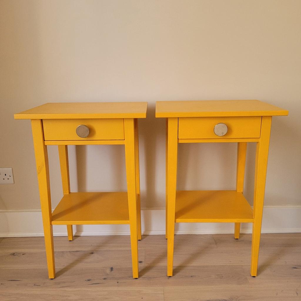 2x wooden bed side tables with brass handles in NW5 Camden für £ 30,00 ...