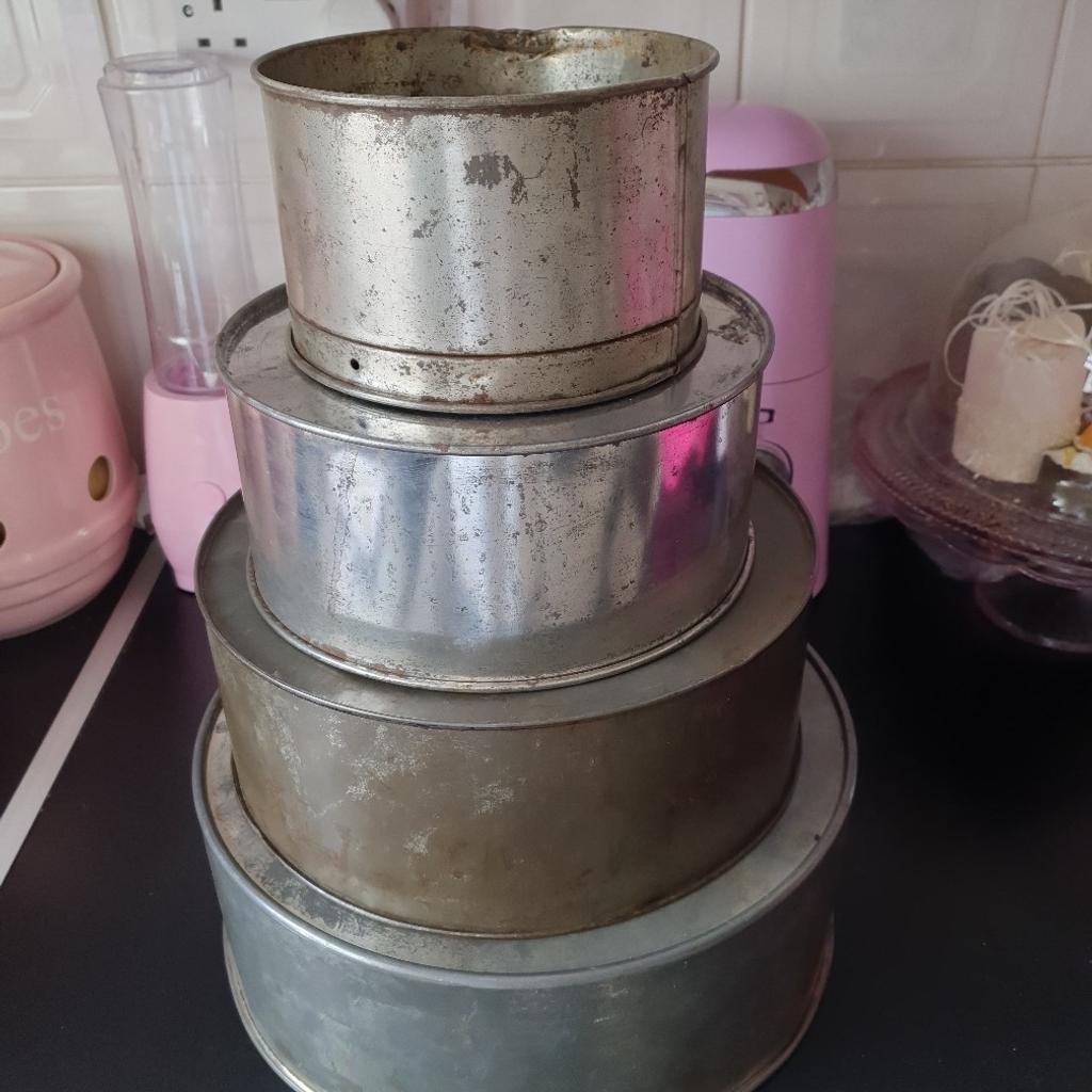 wedding cake baking tins set x 4
ideal to make 4 tier wedding cake
shape round
includes sizes
12"
10"
8"
6"
approx 4" deep
used condition see photos
6" tin has removable base
COLLECTION ONLY