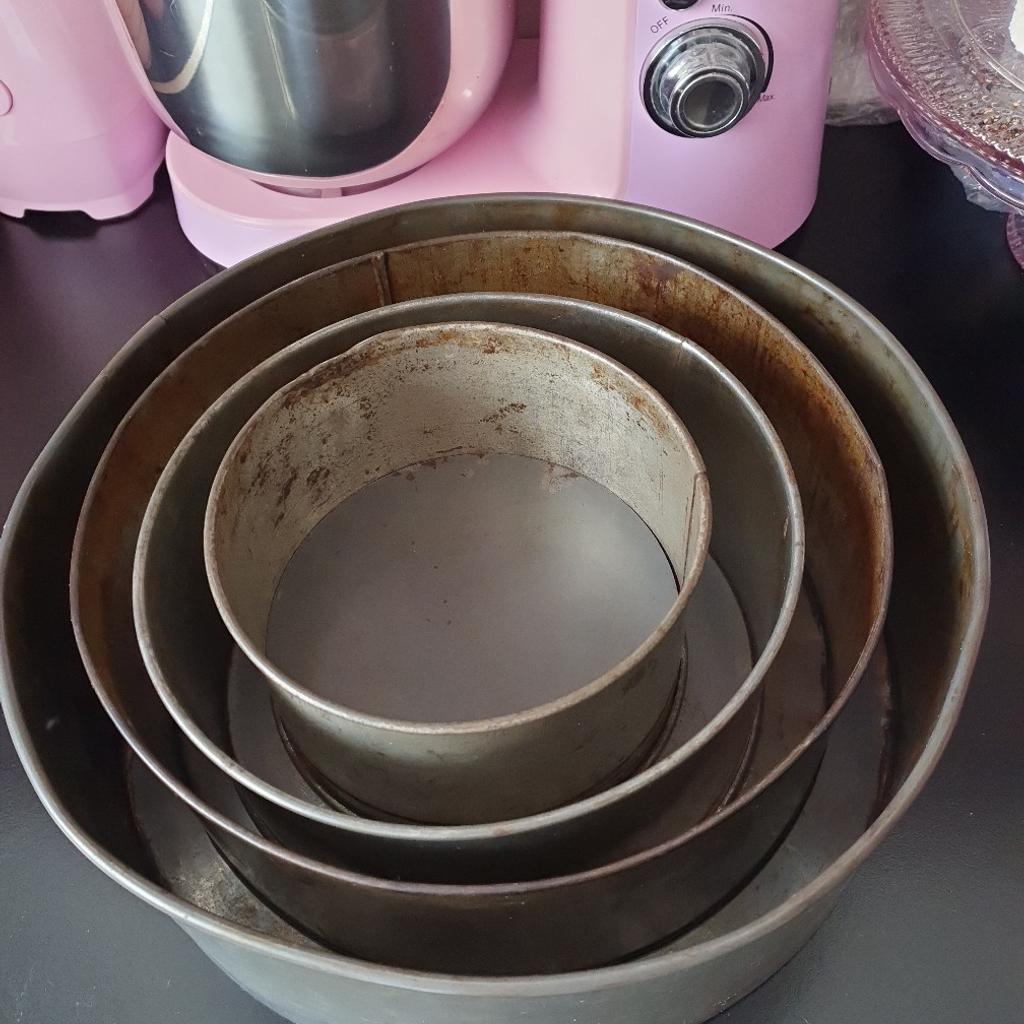 wedding cake baking tins set x 4
ideal to make 4 tier wedding cake
shape round
includes sizes
12"
10"
8"
6"
approx 4" deep
used condition see photos
6" tin has removable base
COLLECTION ONLY