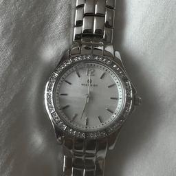 Accurist Ladies Watch with white
Mother of Pearl Dial Diamond 50
metres Cal 2035. Worn few times.
Collection or can post it. Buyer pays for postage.
Come from smoke and pet free home.