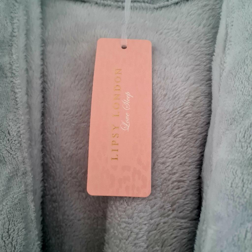 Soft touch, grey Lipsy robe, brand new with tags and original packaging. Size;
12/14. Dispatch within 3 working days via Royal Mail 48hr tracked delivery