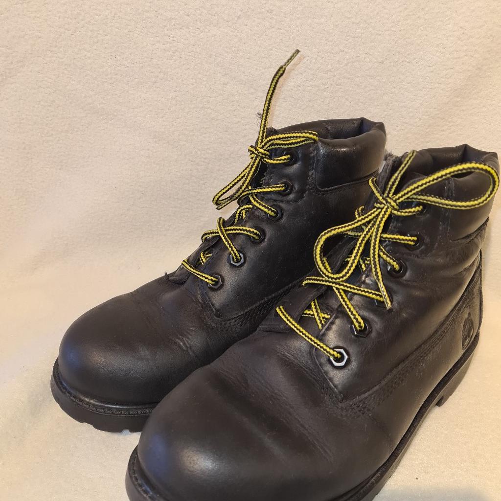 womens timberland Black boots size 7. Just polished. Incl new Dr martens air wair laces.
See photos for condition and size. I can offer try before you buy option but if viewing on an auction site viewing STRICTLY prior to end of auction.  If you bid and win it's yours. Cash on collection or post at extra cost which is £4.55 Royal Mail 2nd class. I can offer free local delivery within five miles of my postcode which is LS104NF. Listed on five other sites so it may end abruptly. Don't be disappointed. Any questions please ask and I will answer asap.