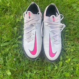 Nike Fußball Schuhe Gr:45
Kaum getragen.
Neupreis 260€