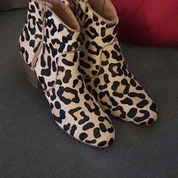 Next Womans genuine Leather Leopard print ankle boots.
size 8 widefit (42W)
Like Knew. we're slightly too tight for me. :(
cash on collection or I can post.