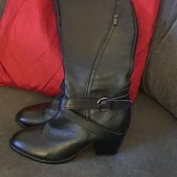Genuine Leather Boots like new. size 7 (41)
Slightly too small for me. :(
cash on collection or I can post.