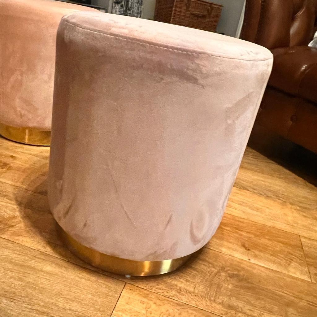 Ex Display The Plaza Footstool is the ideal piece if you're looking to introduce some colour, texture and a little bit of everyday luxury to your home. The velvet upholstery has such a wonderfully smooth tactile quality while the trim around the stool base adds a modern flair. What's more, you can use this handy stool as an extra seat, side table or footstool.
Made by Danetti RRP £125
2 available one lilac 1 pink price is for each one
40cm diameter x45cm Height