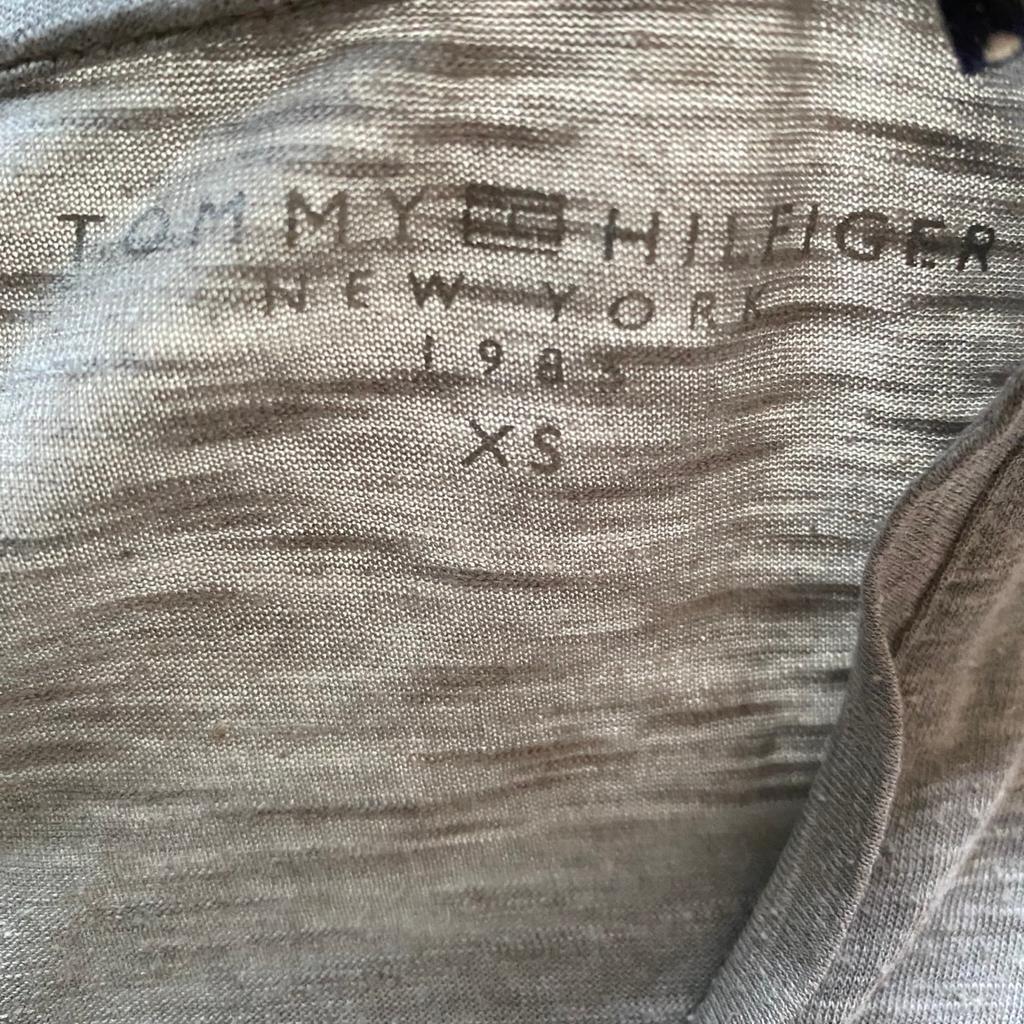 Dünnes Tommy Hilfiger T-Shirt
Fällt wie Größe S aus.