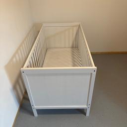 Kinderbett, war kaum in Verwendung da es nur für Bürozeiten verwendet wurde