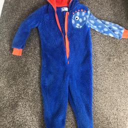 Dinosaur onesie. Age 5-6 great condition & very soft on your little one.
Collection Wingerworth or postage (I combine postage for multiple items) 😊
