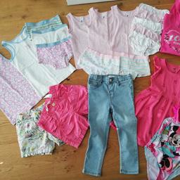 Verkaufe Mädchen Bekleidungspaket

1 Mango Jean
1 H&M Kleid pink
1 Minnie Maus Badeanzug
1 Kapuzensweater
2 H&M Shorts
10 Unterhosen
5 Unterhemden