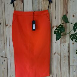 Brand New with tags River Island UK10 neon orange midi pencil skirt without pockets with gold zip on the back.
Collection Liverpool or postage Royal Mail prices
On the other sites
Please have a look on my other items