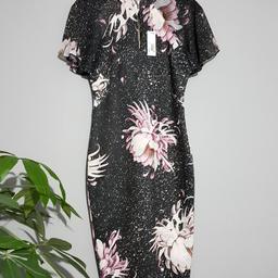 BNWT stunning dress from Next size UK8. Collection or I can post for cost (Royal Mail second class with signature £4,45). Any questions feel free to ask. All my items are on other sites. Open on sensible offers on bundle. Please have a look on my other items