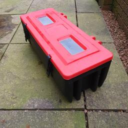 Jonesco front loading fire extinguisher box/tool box.
External dimensions.
Length 68cm.
Height 25cm.
Depth 28cm or 33cm inc hinges and catches.
Totally unused.