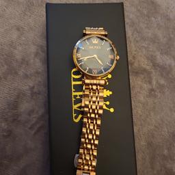 Schöne Armbanduhr der Marke Olevs mit dunkelgrünen Zifferblatt und Diamantschliff am Glas
Kommt mit Originalverpackung
Neupreis 45€
Versandkosten trägt Käufer