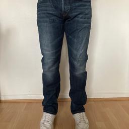 Herren Jeans von S.Oliver zu verkaufen.
Fitted/Straight Leg. Leichte Gebrauchsspuren am rechten Hosenbein (siehe Foto).
W 32, L 32
100% Baumwolle