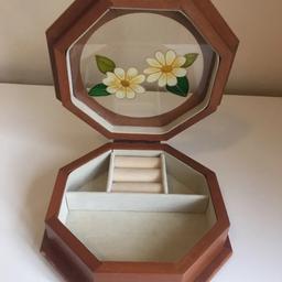 Styled by Mele Octagonal Vintage Style Wooden Jewellery Box Flora Lead 2.3”X6.7” Inches. Condition is Used. In very good condition with Minnie scratch marks on the lead and lower sides, interior made of a velvet like material, in very good condition, three section, also section for rings, lead with beautiful yellow flora prints. Please view my listing for another Mele jewellery box in rectangle shape with similar glass lead and flora patterns and many other home and kitchen items, accessories, and more wear, etc. Collection only, London NW7.