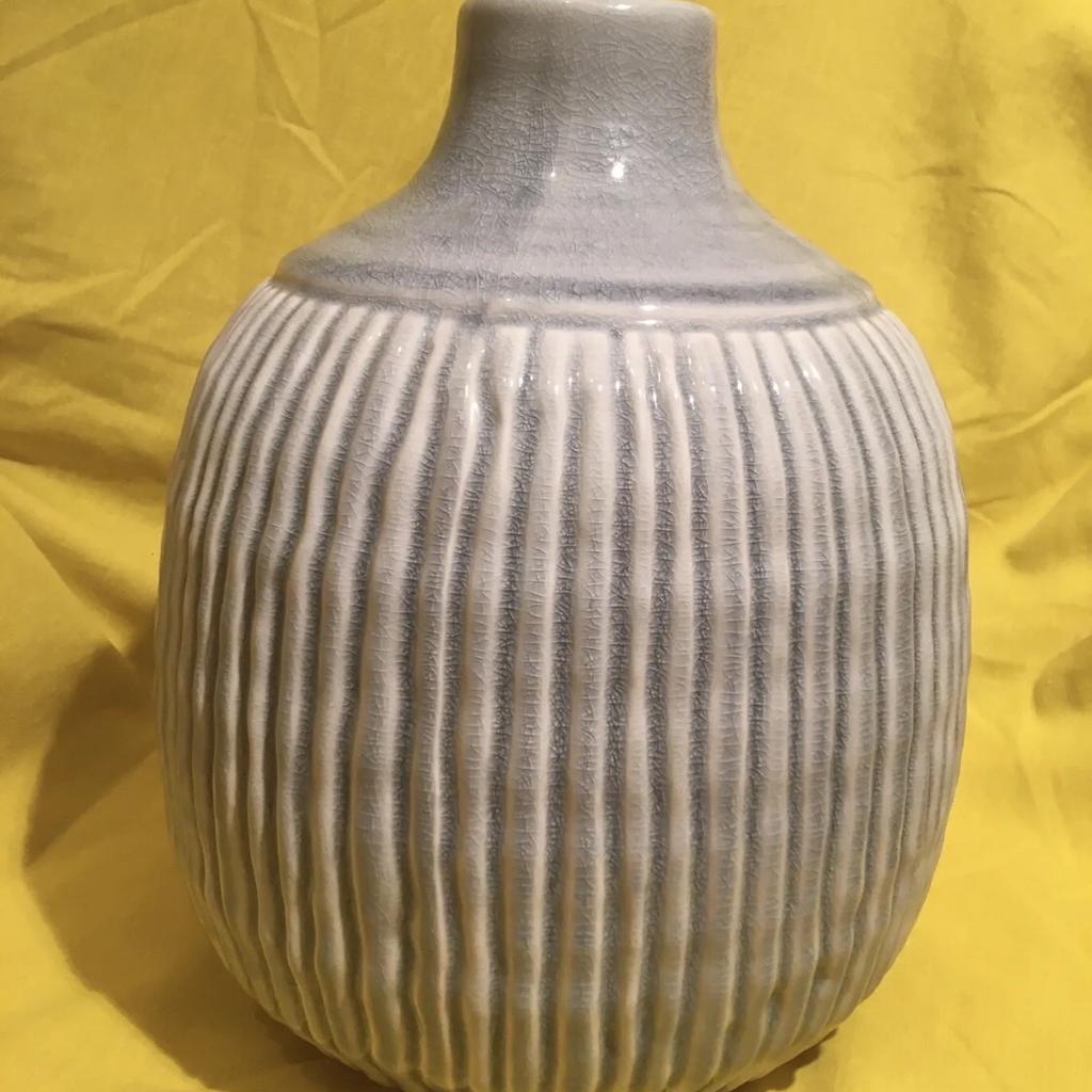 LARGE BLUE GLAZED RIBBED VASE HEIGHT 11” DISPLAY HOME ITEMS. Condition used. In excellent immaculate condition. Please view my listing for more vases and home decorative display items. Collection only, London NW7.
