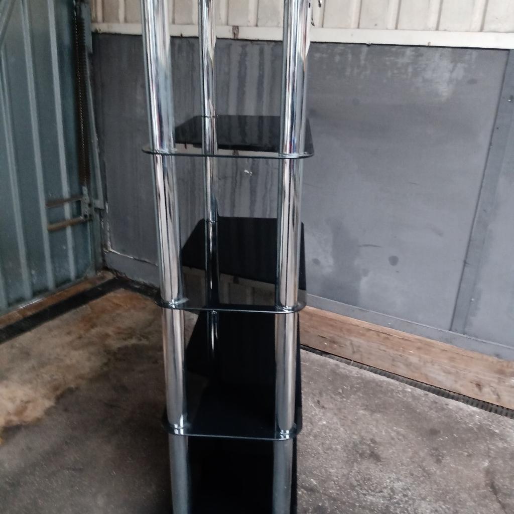 5 Tier display cabinet in black
Tempered glass
w-700mm
h-1450mm
d-350mm