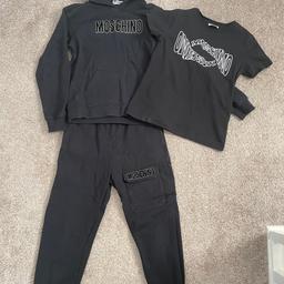 Tracksuit and t shirt set age 10 years

Collection or local delivery