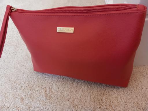 Buy & Sell Surrey Guildford - Photos for Clarins make up/toiletries bag