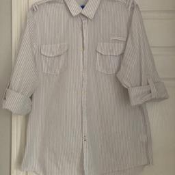 Men’s White & Grey ‘River Island’ Striped Shirt
Size XXL (Slim Fit)
White with grey stripes 
Two pockets to the front
The sleeves roll up and make it 3/4 sleeve
Measurements - Pit to pit: 64cms, top of shoulder to bottom hem: 79cms
£6.50