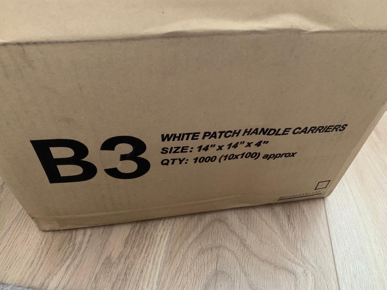 900 White Patch Handle Plastic Carrier bags in B68 Sandwell für 22,00