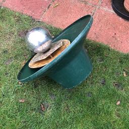 He we have a small water feature 
Stainless steel ball fibreglass pool
NO PUMP OR STONES
See pictures 
Collection from Mablethorpe ln12