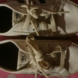unisex trainers size 2 white colour worn twice life left in them yet collection only bb26dh