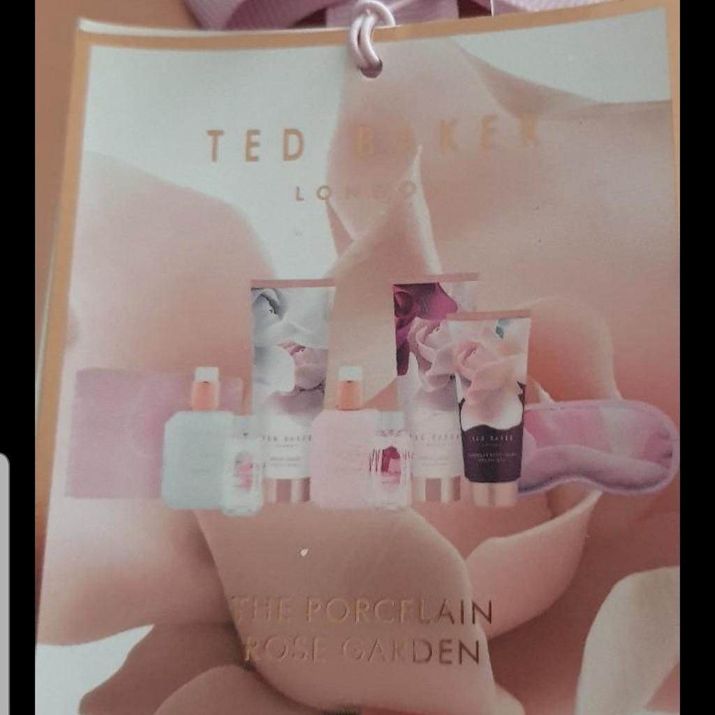 Ted Baker The Porcelain Rose Garden Toiletries Collection Bath Set BNIB Gift Box. Condition is new.

contents as seen in picture 3 with face cloth and eye mask.

beautifully presented
collection preferred
no offers

ideal gift 🎁