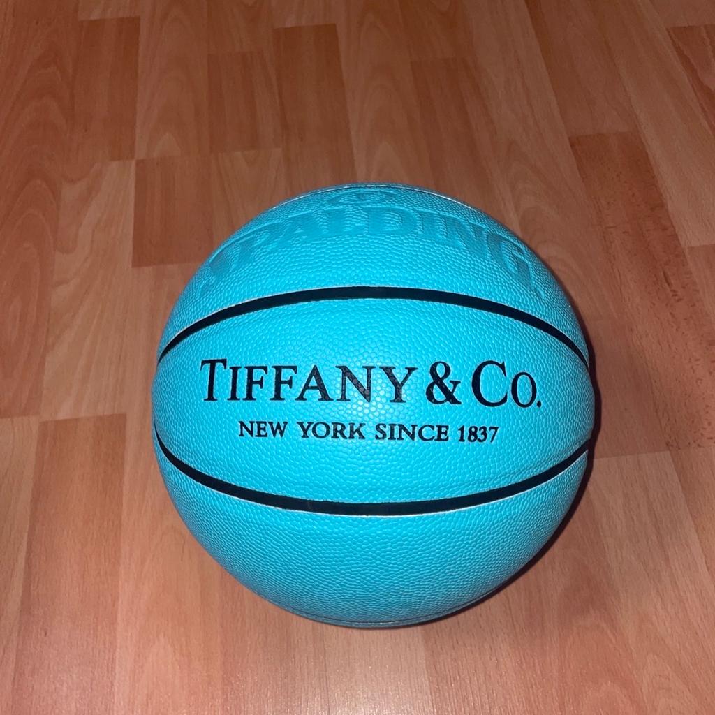 Tiffany & Co. Basketball in 2601 Eggendorf für 220,00 € zum Verkauf ...