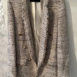 Hi and welcome to this beautiful stylish look ladies ZARA BASIC Wool Mix Tweed Blazer Jacket Size XS in mint condition like new thanks