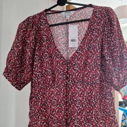 Brand New top with tags
Size 14
Red flowery with buttons up the front.
Bought for £24 now £10.
Dorothy Perkins 
Will post out or collect