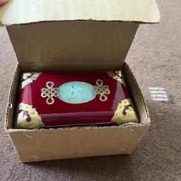 Vintage Handmade Chinese Jewellery Box
10cm X 7cm
Up to 2kg weight
In excellent condition still in original box