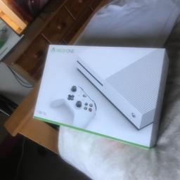 Xbox one s 1tb come with pad and leads